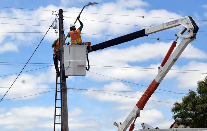Prefeitura de Baixa Grande inicia substituição de lâmpadas mais potentes e econômicas nos povoados