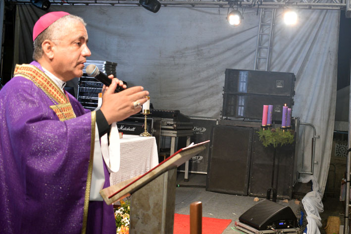 Dom Estevam celebra missa na última noite da Festa da Padroeira em Baixa Grande