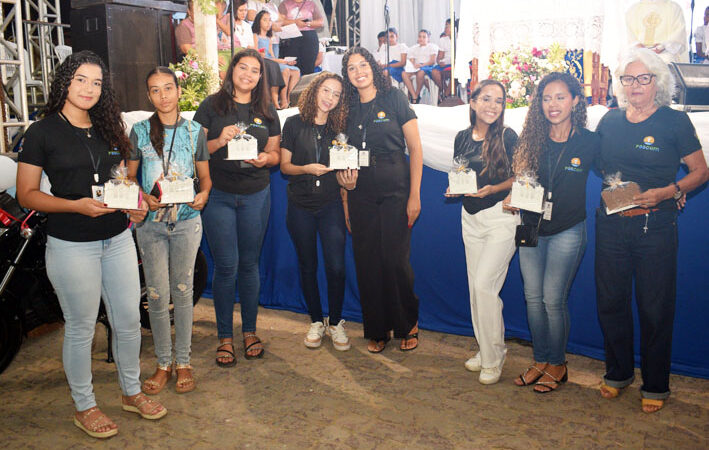 Serviços e profissionais da comunicação em Baixa Grande são homenageados na terceira noite da Festa da Padroeira