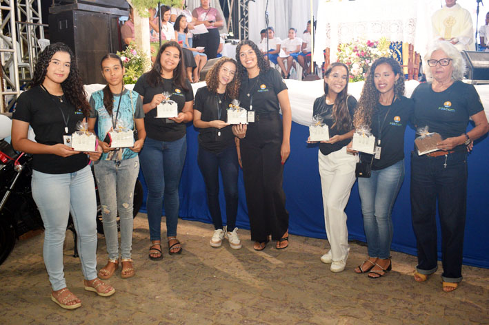 Serviços e profissionais da comunicação em Baixa Grande são homenageados na terceira noite da Festa da Padroeira