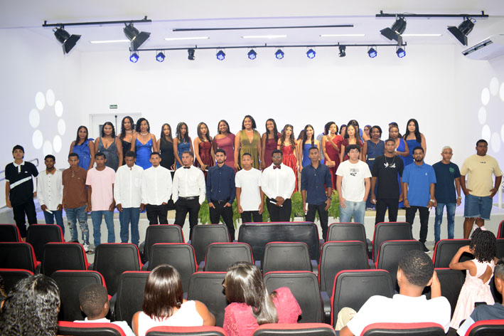 Colégio José Ribeiro Pamponet realiza cerimônia de conclusão do Ensino Médio na modalidade EJA