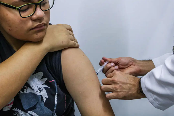 Ministério da Saúde amplia prazo de resgate vacinal contra o HPV para jovens de 15 a 19 anos até 2026