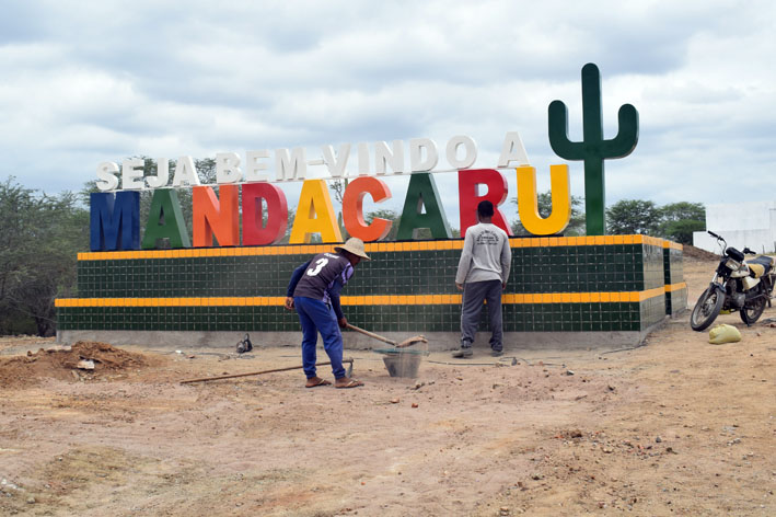 Prefeitura de Baixa Grande inicia implantação de letreiro moderno de boas-vindas nos povoados
