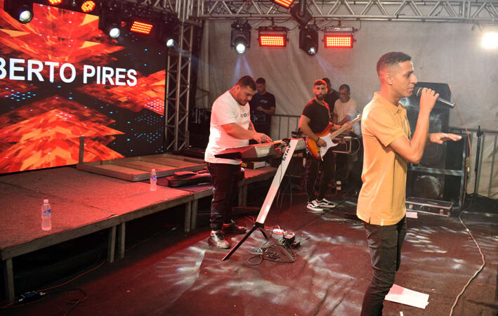 Roberto Pires, Ronaldo do Teclado e Ludimila animam a segunda noite do Réveillon 2025 em Baixa Grande