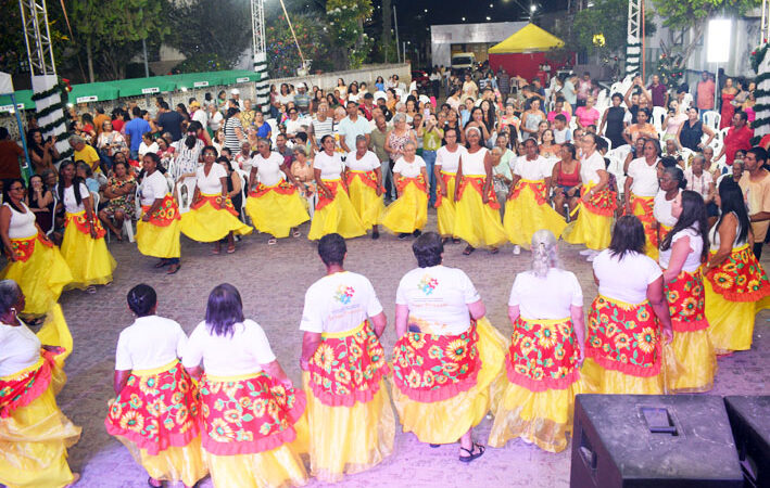 Grupo Girassol do CRAS se apresenta na Festa da Padroeira em Baixa Grande