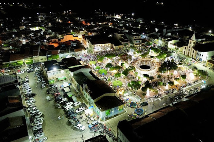 Réveillon 2026 em Mairi celebra chegada do novo ano com música e queima de fogos