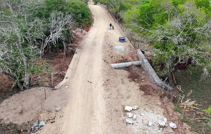 Secretaria de Obras executa passagens molhadas e amplia estrada do Mandacaru em Baixa Grande