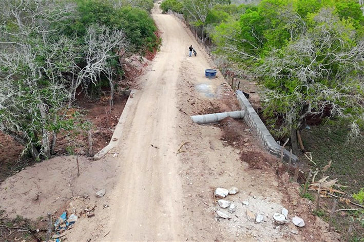Secretaria de Obras executa passagens molhadas e amplia estrada do Mandacaru em Baixa Grande