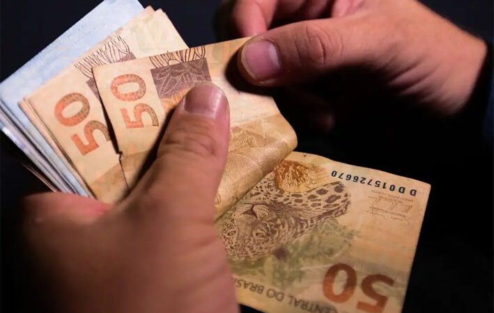 Reajuste do mínimo em 2026 custará R$ 4,28 bilhões aos municípios