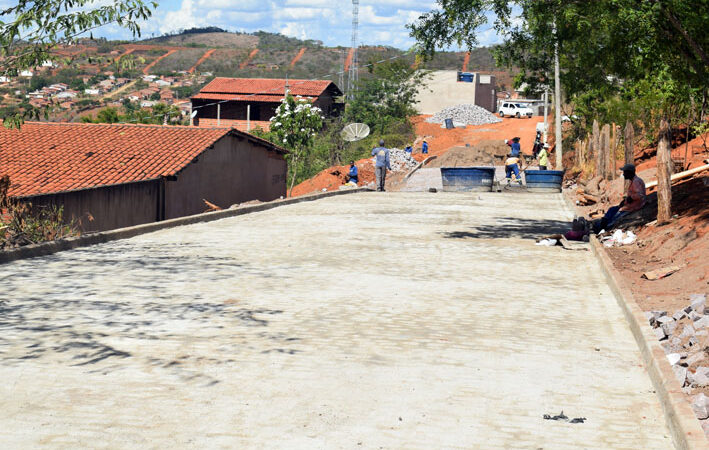 Prefeitura de Baixa Grande avança com obras de calçamento no Bairro do Cruzeiro