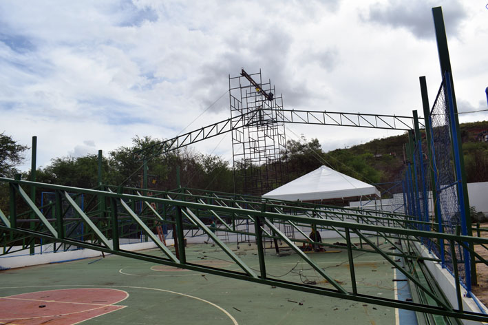 Prefeitura de Baixa Grande inicia instalação das treliças da Quadra Poliesportiva da Escola Evandro Miranda
