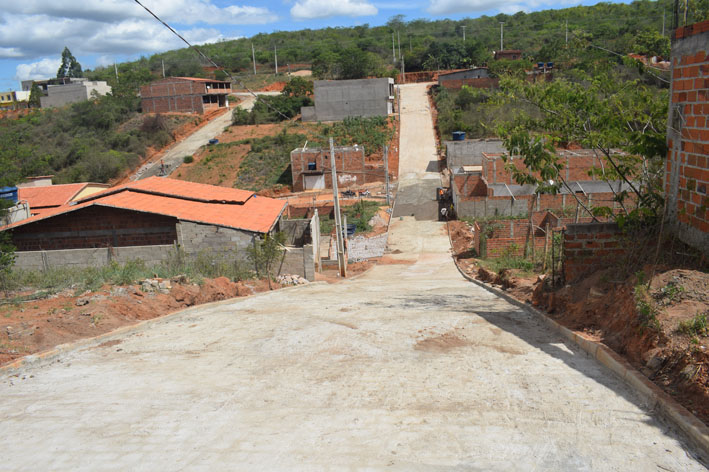 Nova etapa de calçamento no Bairro do Cruzeiro ultrapassa 50% e deve ser concluída em duas semanas