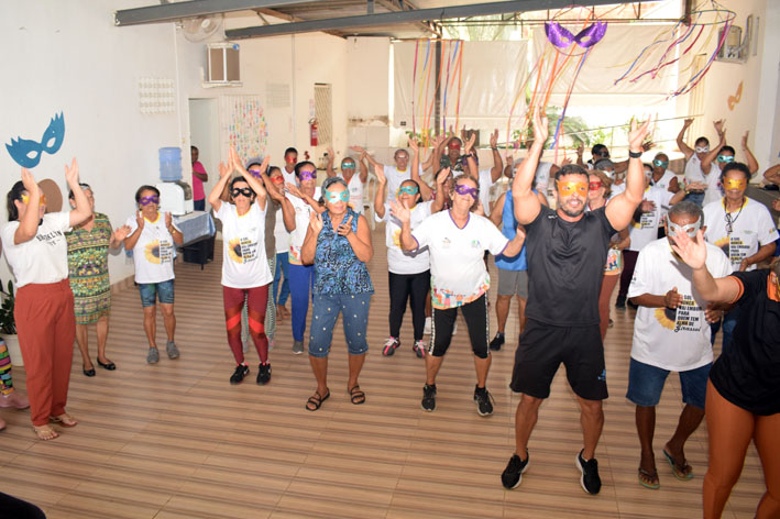 Grupo Girassol do CRAS de Baixa Grande é recepcionado em clima de Carnaval