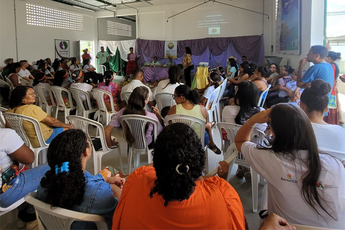 MPBA apresenta Projeto Terra Protegida no Encontro das Mulheres Catadeiras e Quebradeiras de Licuri, em Várzea da Roça