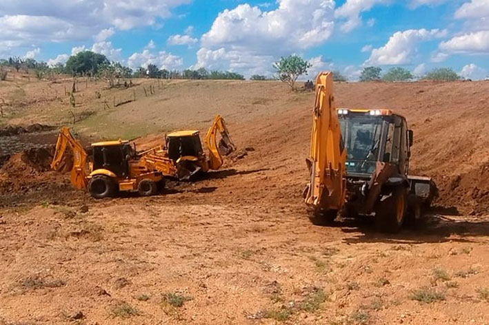 Limpeza do açude da Lagoa do Mandu garante mais água para a comunidade após chuvas