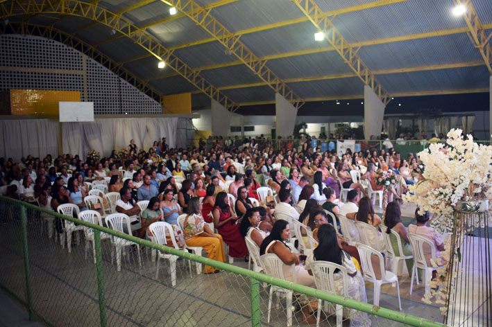 Público lota quadra coberta do Adenias na abertura da Jornada Pedagógica em Baixa Grande
