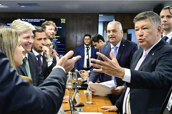 CPMI do INSS aprova quebra de sigilo de Lulinha e convoca André Moura