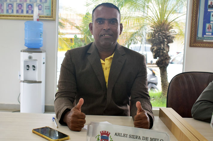 Cadinha do Mandacaru agradece chuvas e rebate denúncias sobre máquinas paradas em comunidade de Baixa Grande