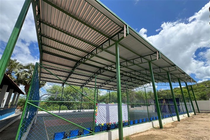 Quadra do Colégio Evandro Miranda recebe cobertura e garante mais conforto para atividades escolares