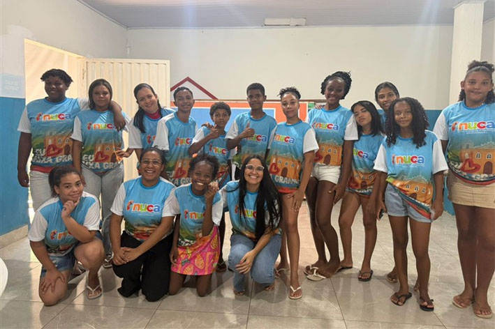 Jovens do NUCA de Baixa Grande recebem camisas e fortalecem participação cidadã