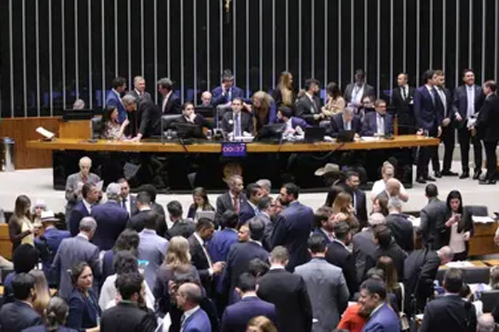 Pequenos empresários pressionam Congresso por reajuste do Simples Nacional