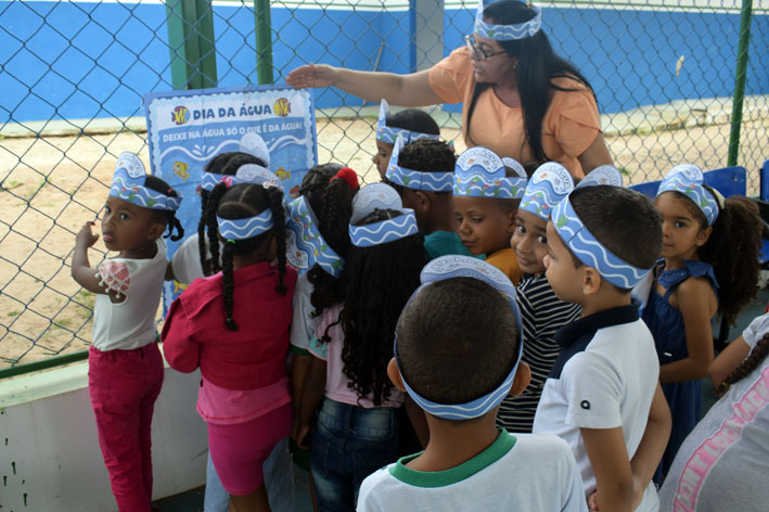Professora em Baixa Grande celebra com alunos o Dia Mundial da Água