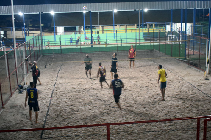 Praça da Juventude em Baixa Grande, prestes a ser inaugurada, já dá frutos com retorno do “Sub-50” do vôlei de areia