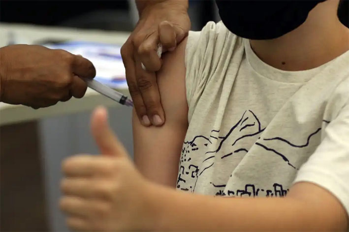 Semana de Vacinação mobiliza 104,9 mil escolas para atualizar cadernetas de crianças e jovens