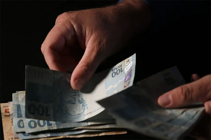 Endividamento entre quem ganha menos é impulsionado por saúde e desemprego, aponta pesquisa