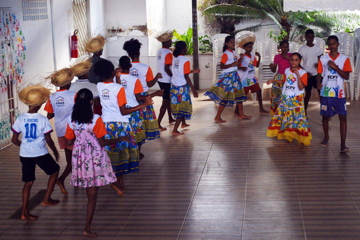 Em clima de festa junina, crianças e adolescentes do CRAS de Baixa Grande iniciam ensaios de quadrilha