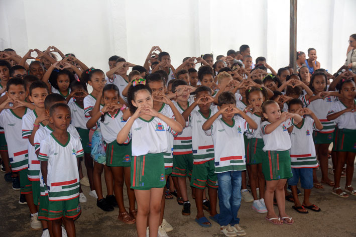 Civismo nas escolas de Baixa Grande: estudantes da Escola Maria Edna aprendem a cantar os hinos