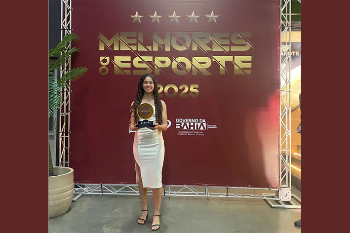Fabiana Cerqueira, de Baixa Grande, recebe prêmio de Melhor Atleta Universitária 2025