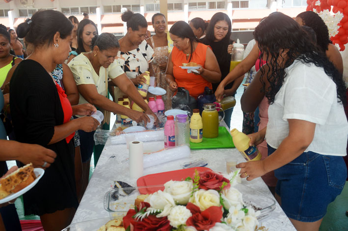Em Baixa Grande, Escola Lídia promove café da manhã, música ao vivo e homenagens pelo Dia das Mães