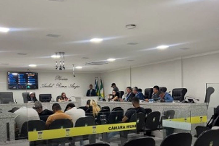 Clima tenso: Sessão na Câmara de Ipirá é marcada por bate-boca, acusações e suspensão dos trabalhos