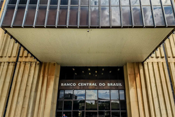 Mercado eleva previsão da inflação para 5,04% este ano