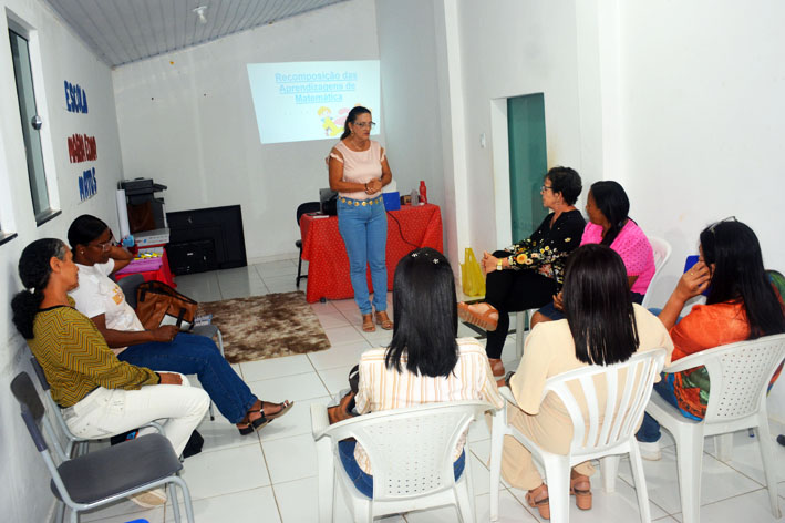Educação de Baixa Grande realiza encontro pedagógico com professores para recuperação da aprendizagem em Matemática
