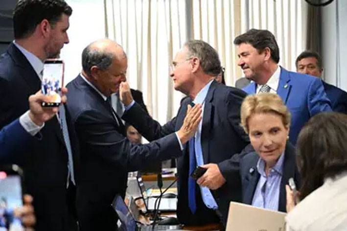 Bancada do Agro no Senado derrota governo e aprova resgate bilionário a produtores em comissão