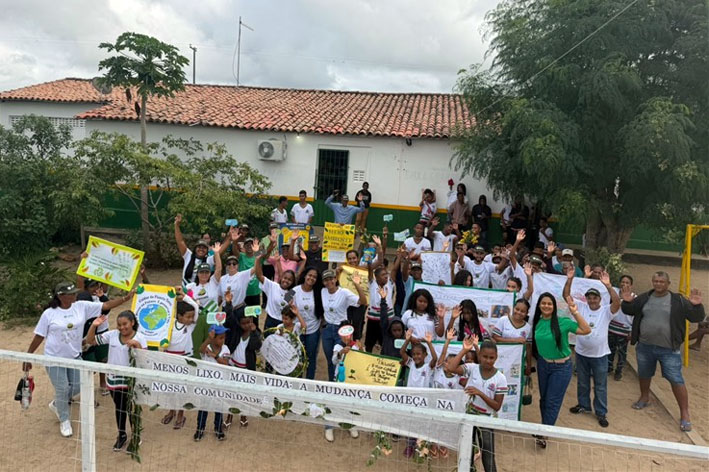 Escola Antônio Saback Fernandes realiza caminhada em alusão ao Dia Mundial do Meio Ambiente, em Baixa Grande