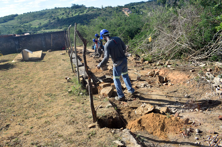 Iniciada recuperação dos muros do cemitério da Viração, distrito de Baixa Grande