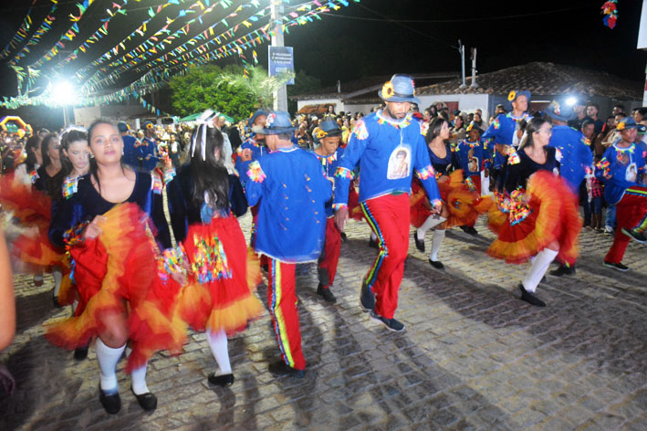 Prefeitura de Baixa Grande leva quadrilhas juninas e muito forró para Lagoa do Cipó