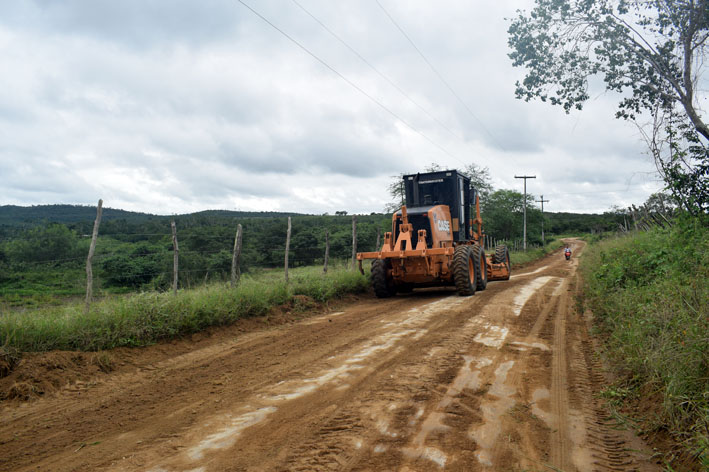 Prefeitura realiza manutenção na estrada do Boiadeiro em Baixa Grande