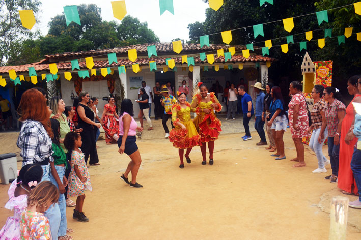 Arraiá do CAPS de Baixa Grande reúne pacientes, familiares e equipe em momento de muita animação junina