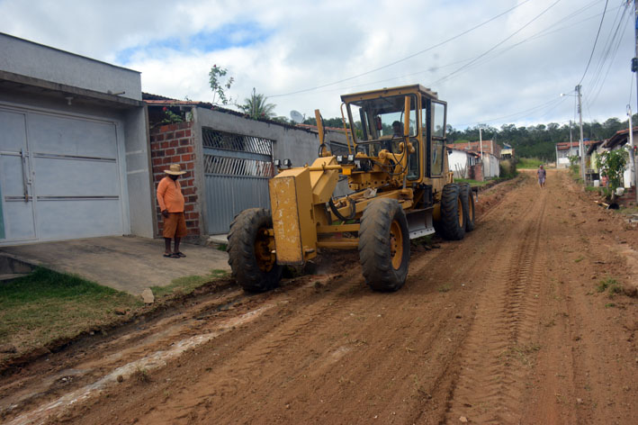 Prefeitura de Baixa Grande inicia terraplanagem no Prodecor; pavimentação começa na próxima semana