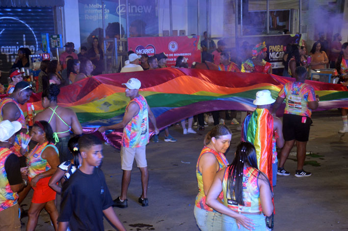Micareta de Baixa Grande recebe o colorido e a representatividade do Bloco das Cores