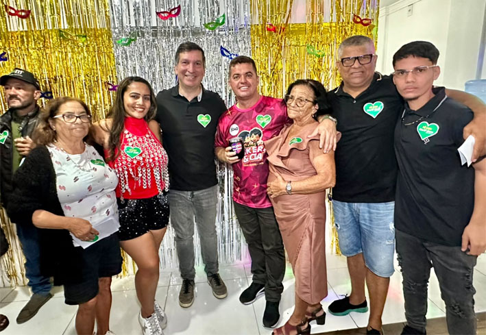 Pelo segundo ano consecutivo, vereador Pipi de Isalino reúne amigos e familiares em camarote na Micareta de Baixa Grande