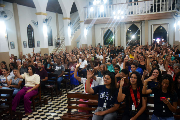 Missa em Baixa Grande reúne fiéis da paróquia local e missionários da Missão Solidária Marista