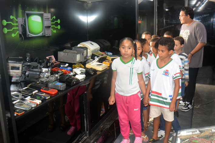 Estudantes da Escola Maria Edna Matos visitam museu itinerante do Projeto Programando o Futuro em Baixa Grande