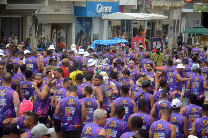 Bloco Tu Tá Beba Égua celebra 38 anos de tradição e abre último dia da Micareta de Baixa Grande
