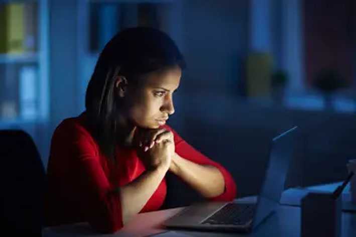 Bets deixam de ser entretenimento e passam a ser vistas por mulheres como saída para dificuldades financeiras