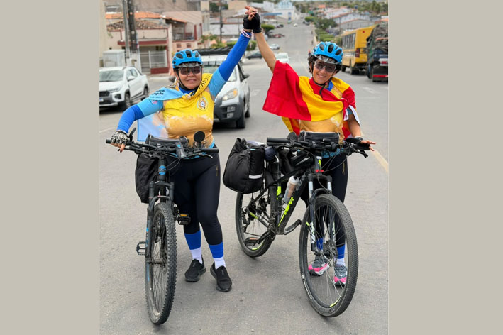 Ciclistas chegam a Mairi após cerca de 800 km pedalando desde Caruaru